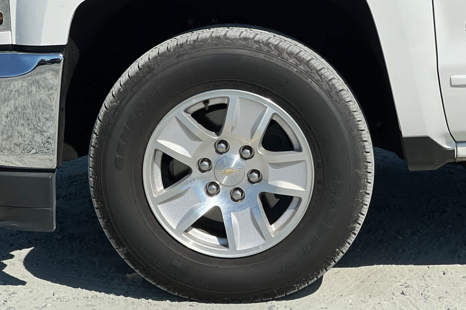 Used 2018 Chevrolet Silverado 1500 LT w/ All Star Edition RWD image 12