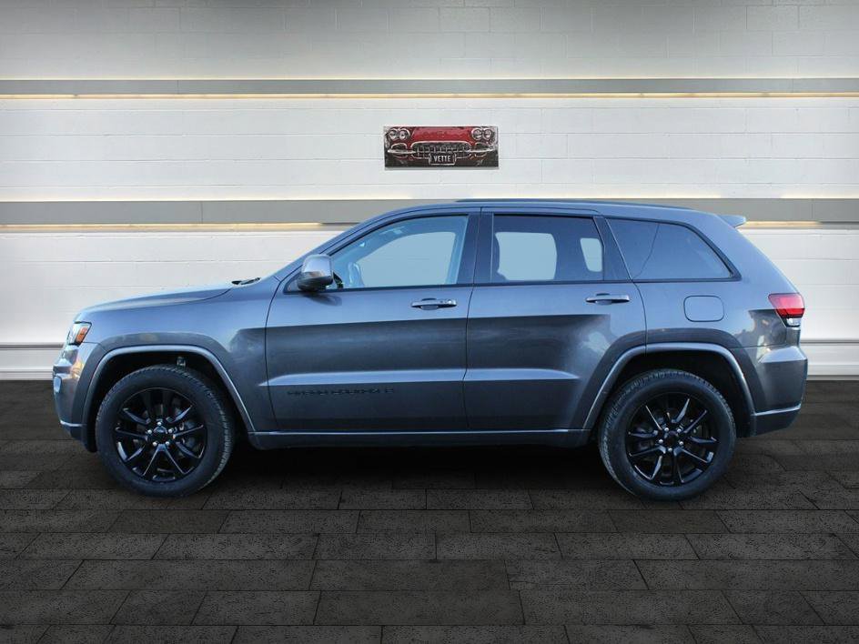 Used 2018 Jeep Grand Cherokee Altitude image 4