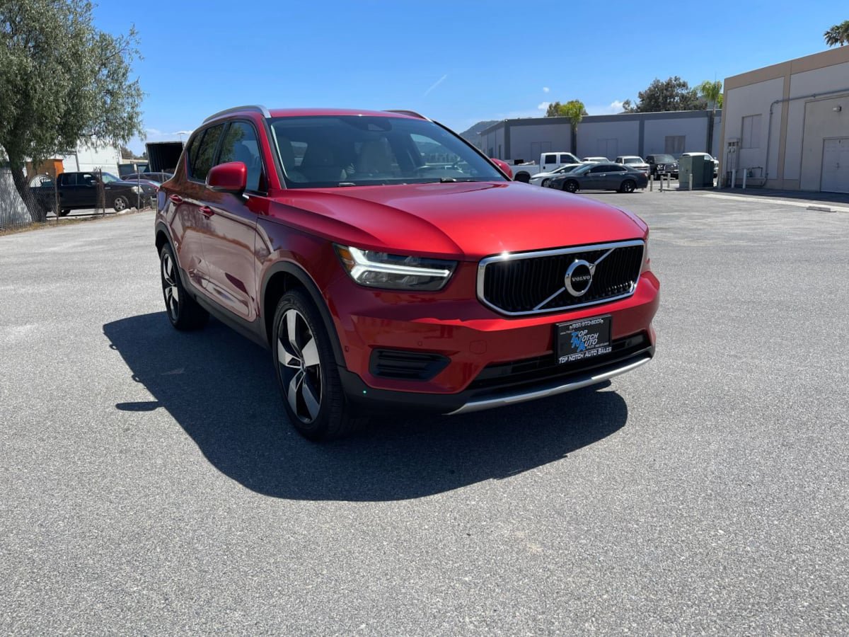 Used 2019 Volvo XC40 T4 Momentum FWD image 3