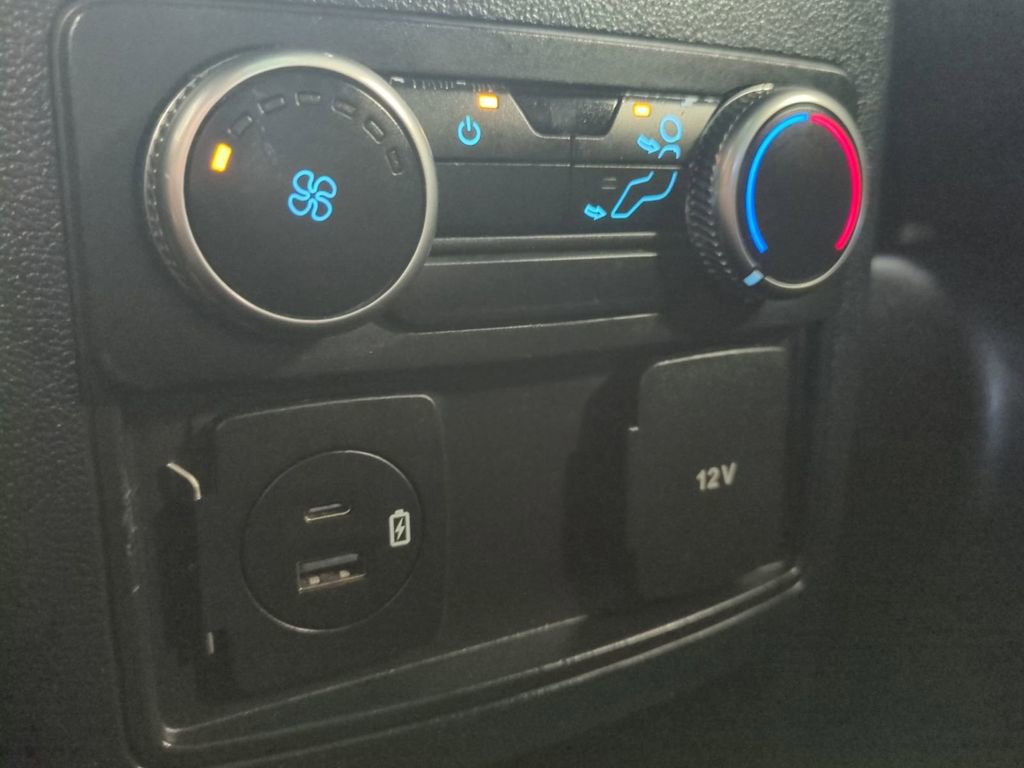 Used 2020 Ford Explorer XLT image 17