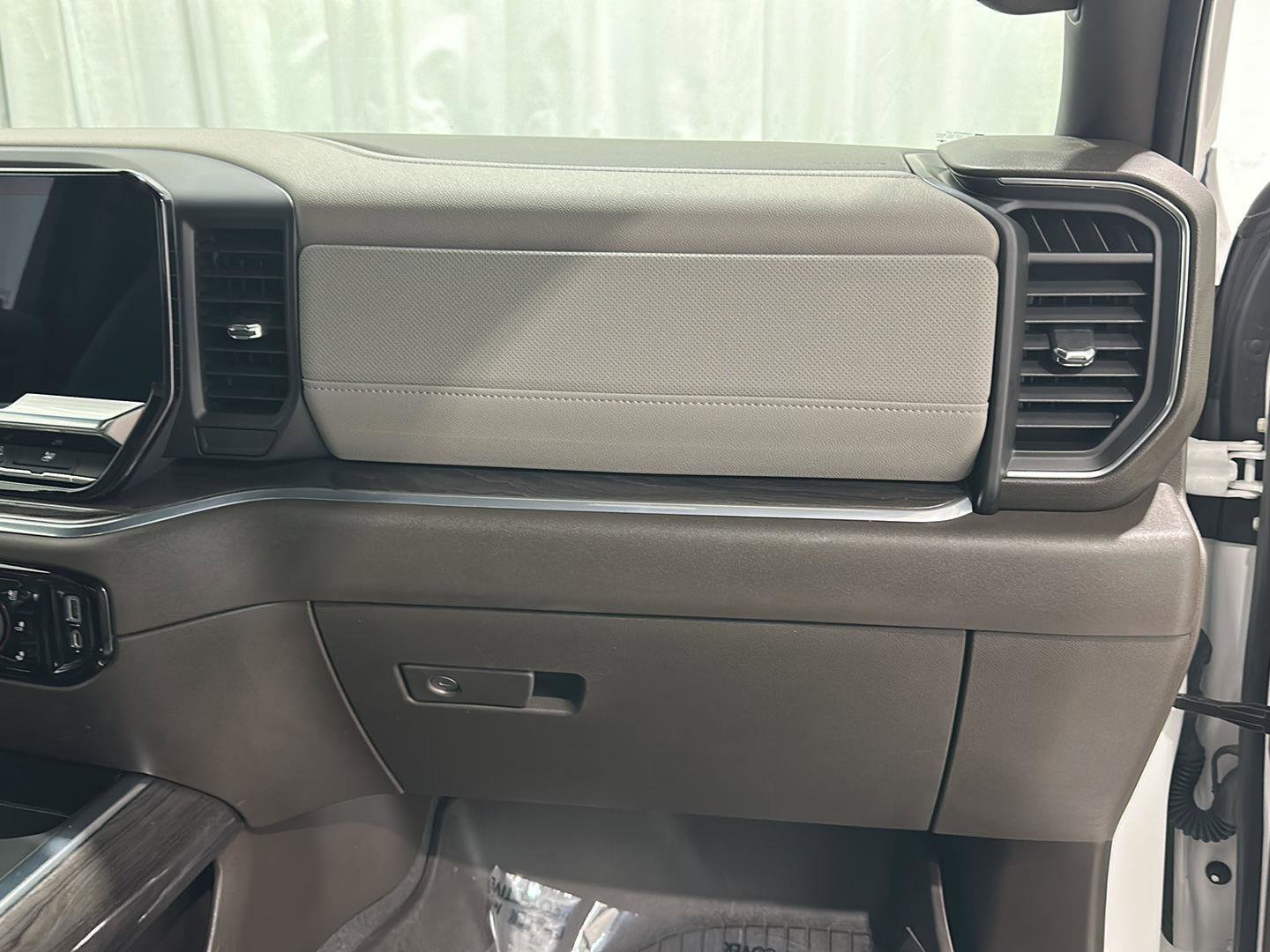 Used 2022 Chevrolet Silverado 1500 LTZ image 27