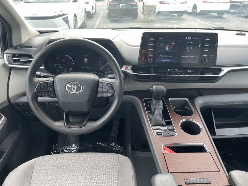 Used 2022 Toyota Sienna LE FWD image 16
