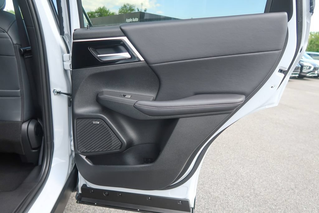 New 2026 Mitsubishi Outlander LE AWD/4WD image 18