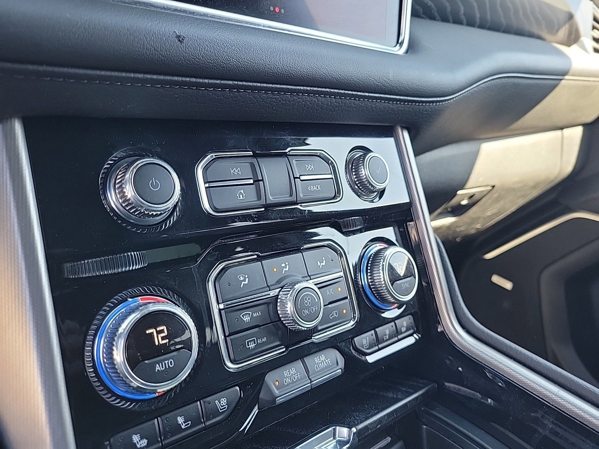 Used 2024 GMC Yukon Denali image 35