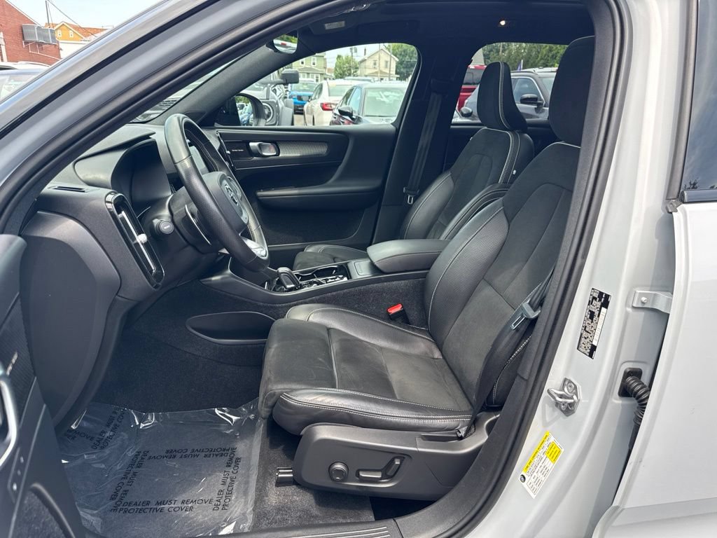 Used 2020 Volvo XC40 T5 R-Design w/ Protection Package AWD/4WD image 13