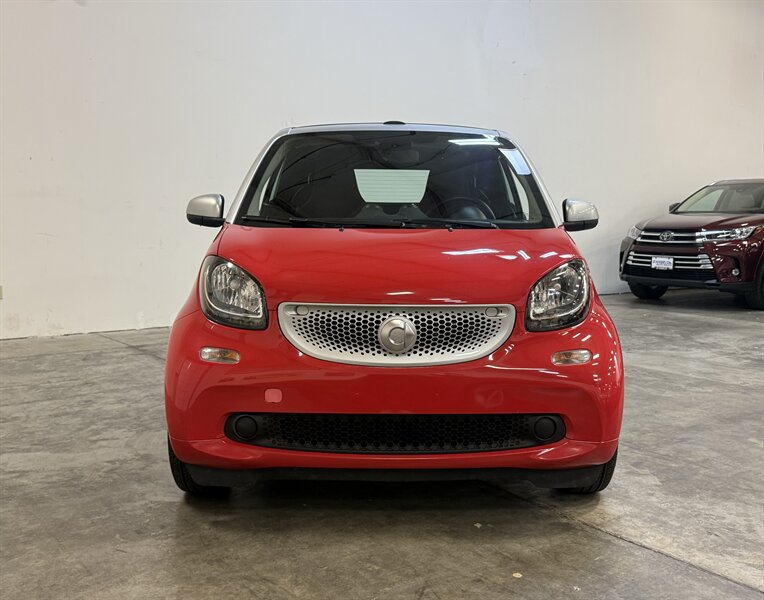 Used 2017 smart fortwo passion RWD image 38