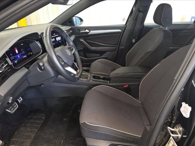 Used 2025 Volkswagen Jetta Sport FWD image 6