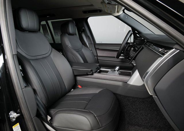 New 2025 Land Rover Range Rover SE image 3