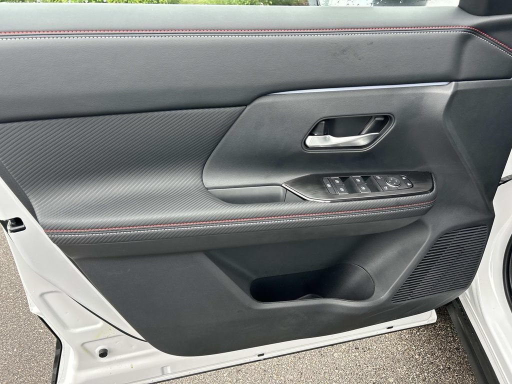 New 2026 Nissan Kicks SR FWD image 15