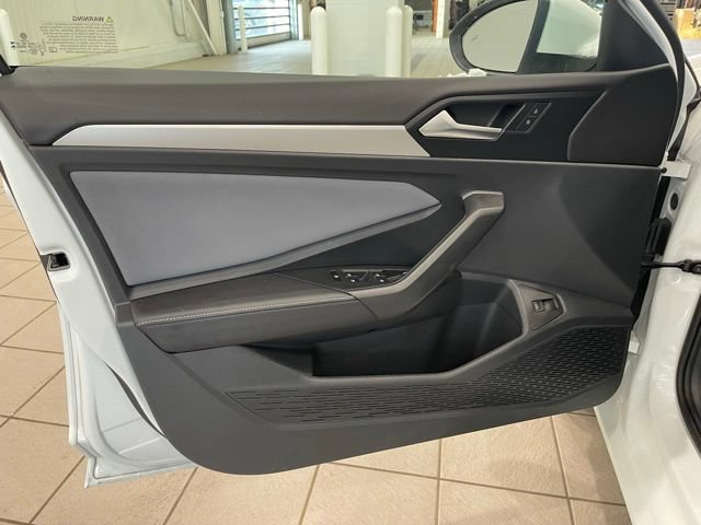 Used 2025 Volkswagen Jetta SE FWD image 10