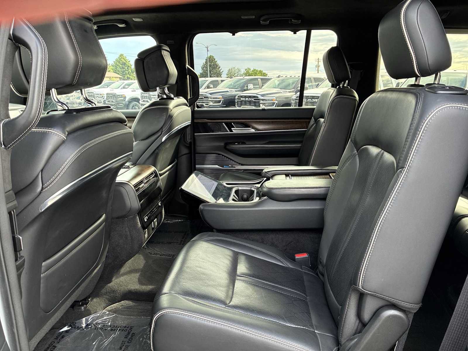 Certified 2023 Jeep Grand Wagoneer L Series II AWD/4WD image 25