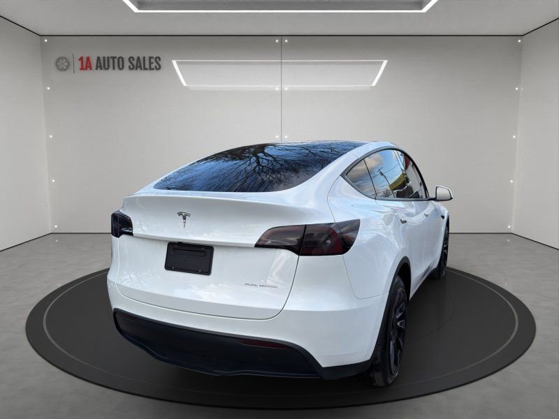 Used 2023 Tesla Model Y Long Range AWD/4WD image 5