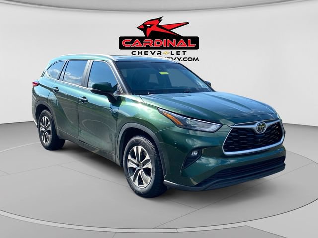 Used 2023 Toyota Highlander XLE FWD video 1