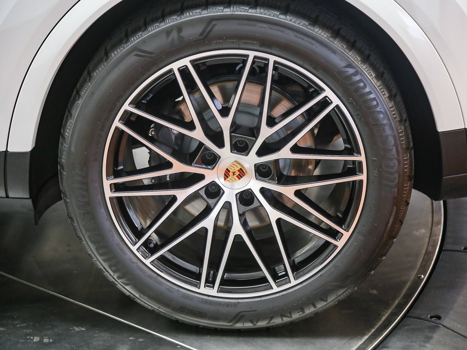 Certified 2025 Porsche Cayenne AWD/4WD image 14