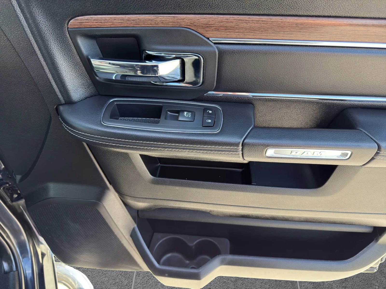 Used 2018 RAM 1500 Laramie w/ Convenience Group image 25