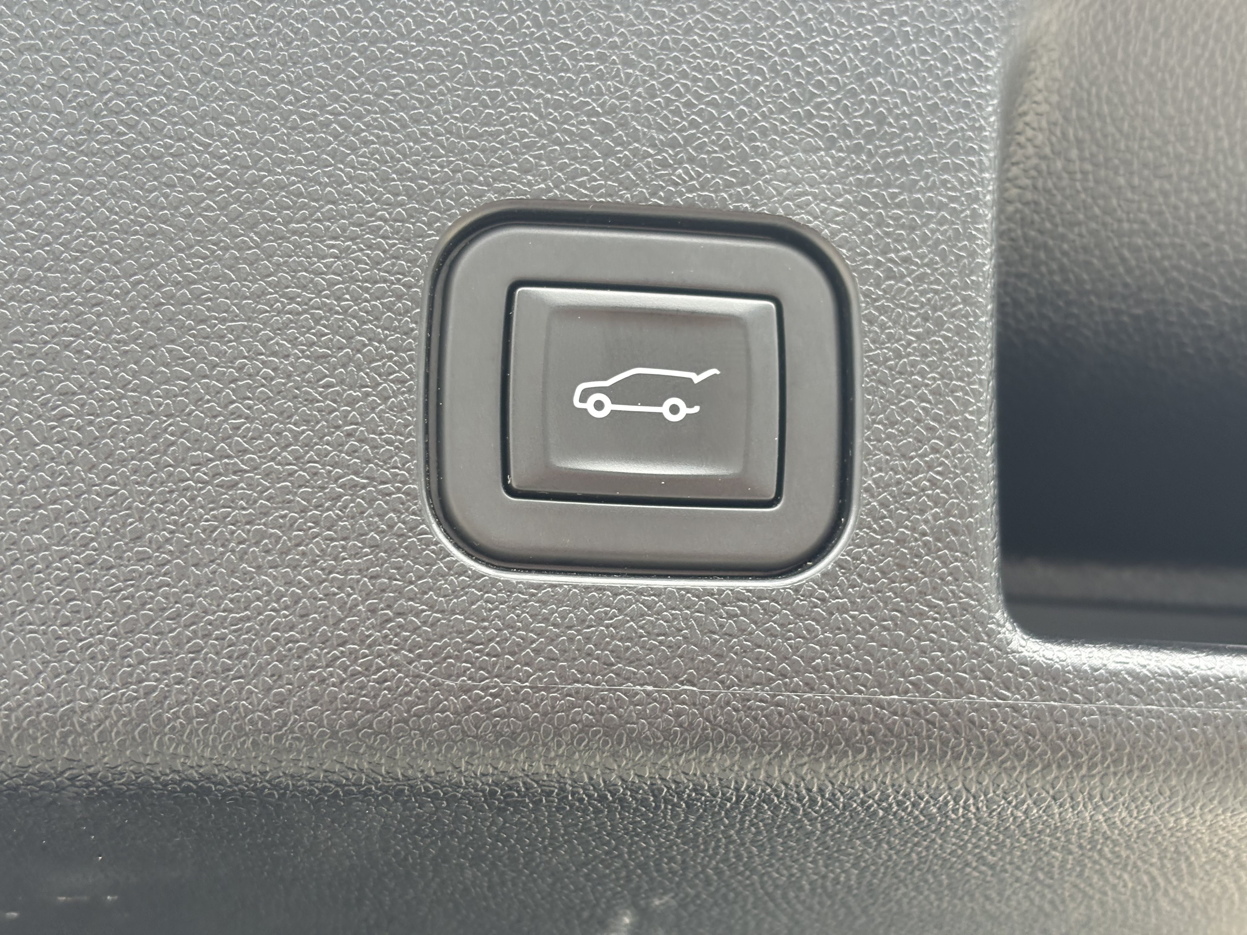 Used 2024 Chevrolet Equinox EV LT w/ LPO, Blackout Package FWD image 10