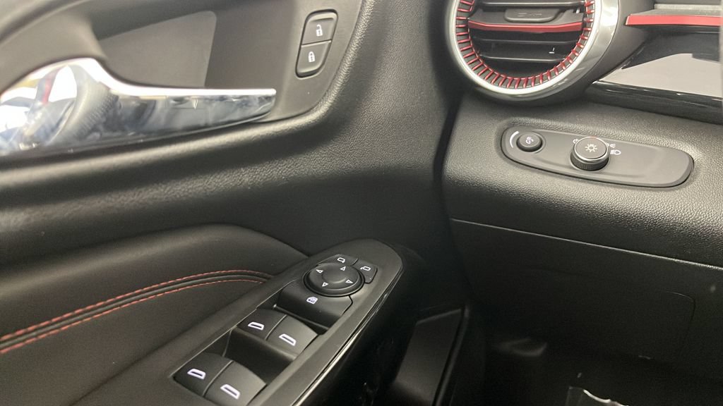 Used 2024 Chevrolet Trax RS w/ Sunroof Package FWD image 37