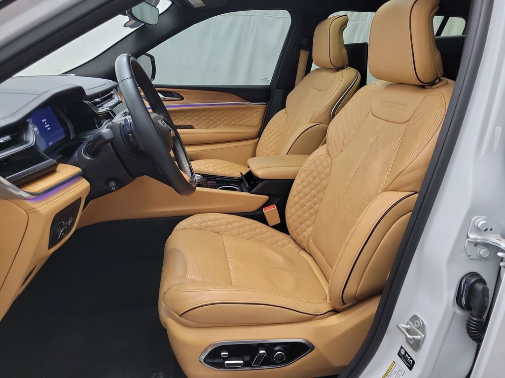 Used 2024 Jeep Grand Cherokee L Summit image 7