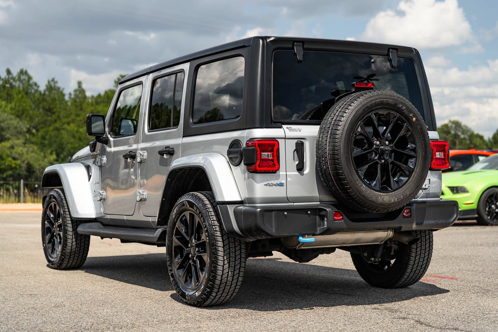 Used 2023 Jeep Wrangler Unlimited Sahara w/ Cold Weather Group AWD/4WD image 5
