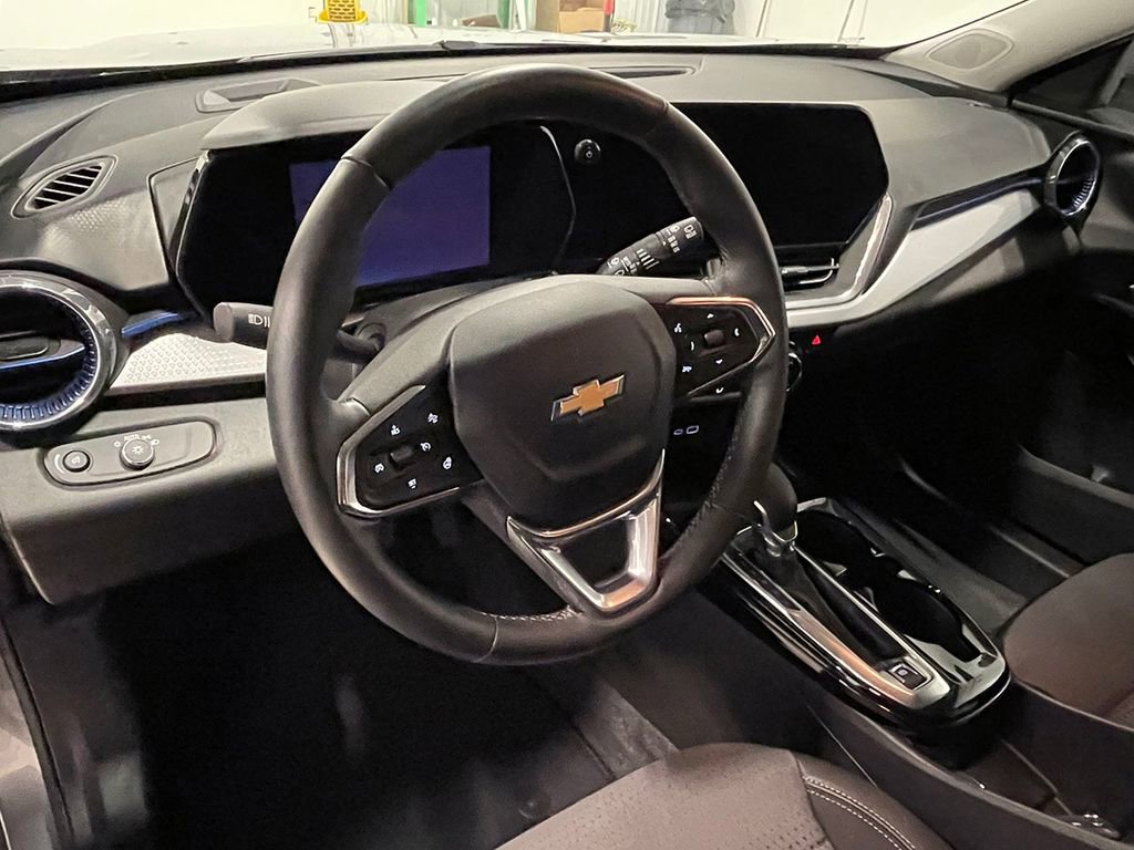 Used 2024 Chevrolet Trax LT w/ Sunroof Package image 19