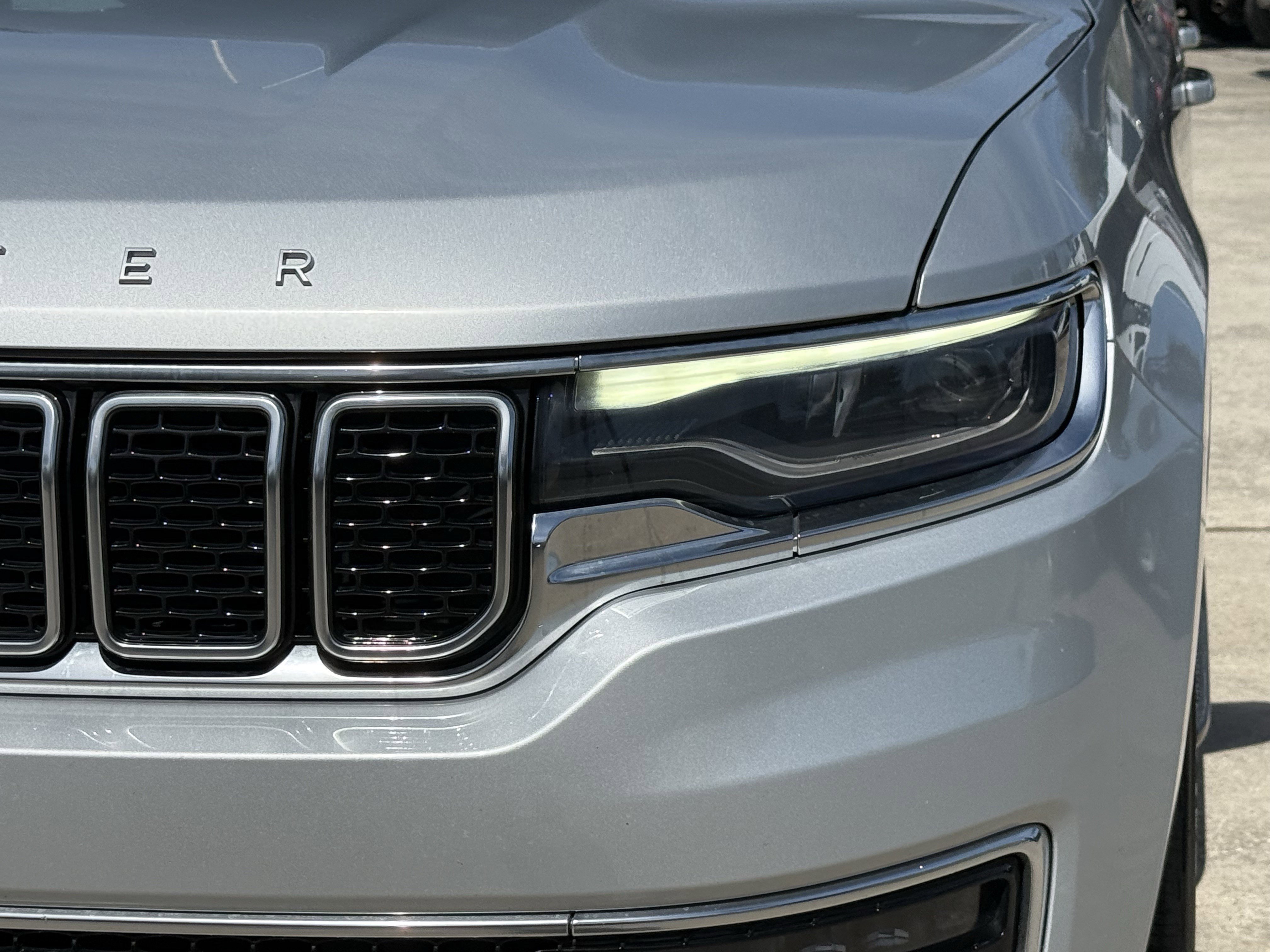 Used 2024 Jeep Wagoneer L Series II w/ Flexible Seating Group image 11