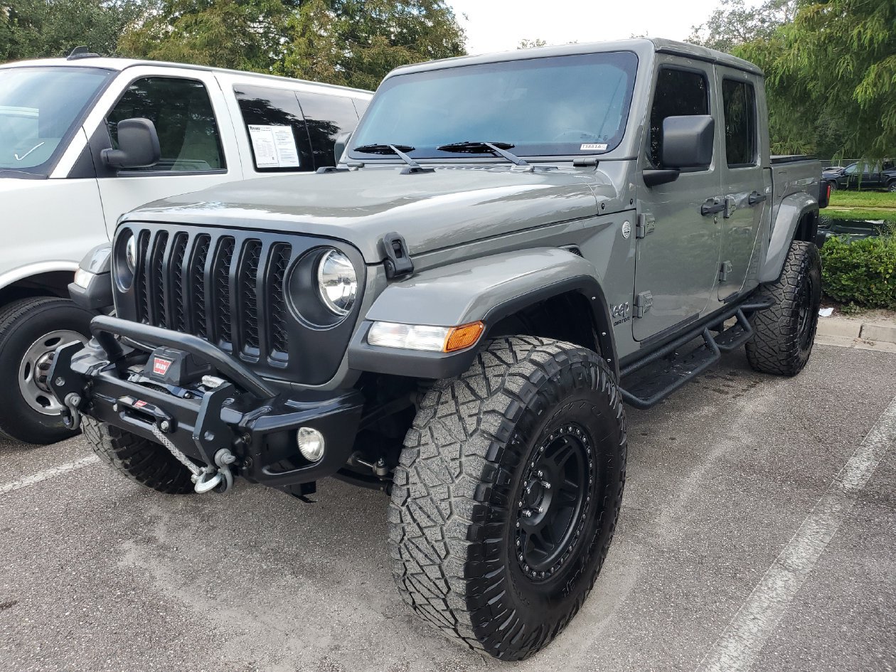 Used 2022 Jeep Gladiator Overland w/ Cold Weather Group AWD/4WD image 2
