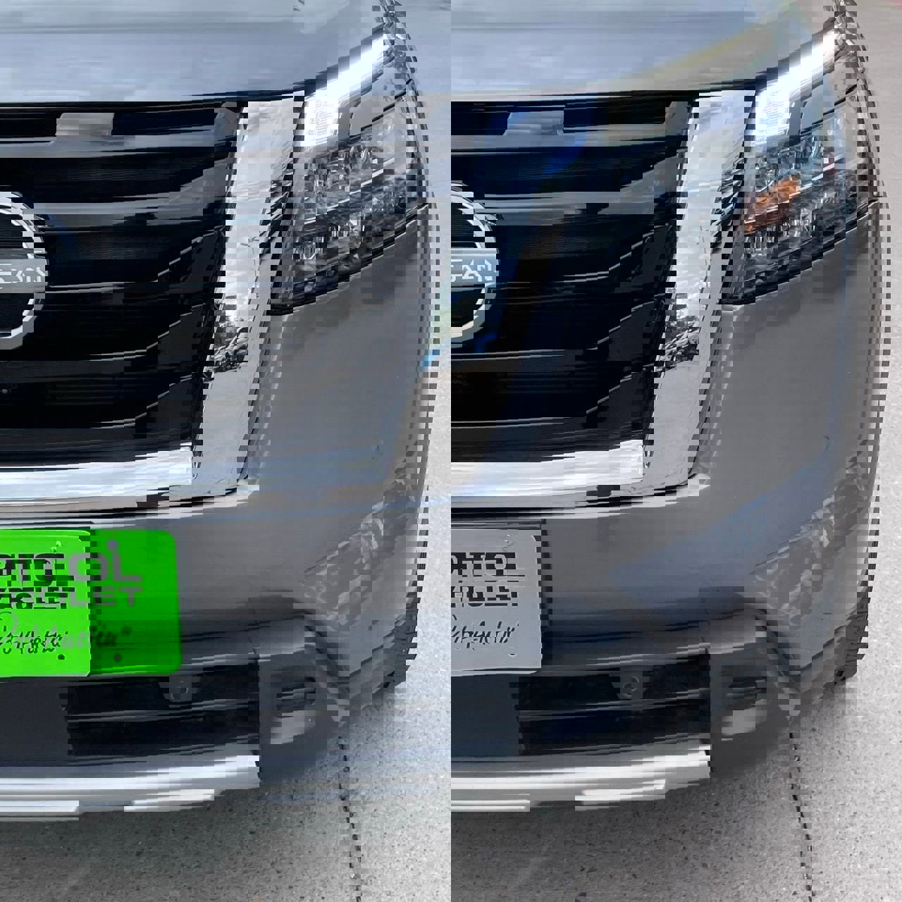 Used 2025 Nissan Pathfinder SL image 8