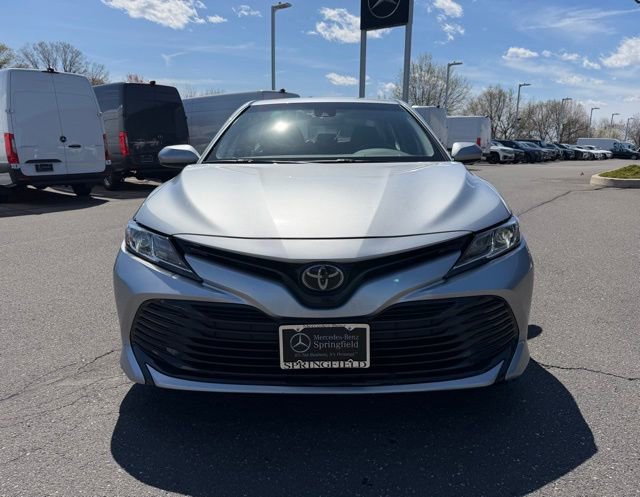 Used 2018 Toyota Camry LE FWD image 2