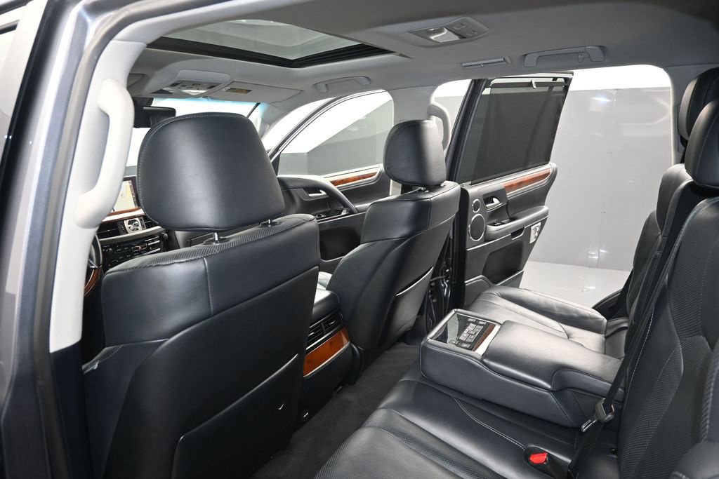 Used 2019 Lexus LX 570 4WD w/ Luxury Package image 12
