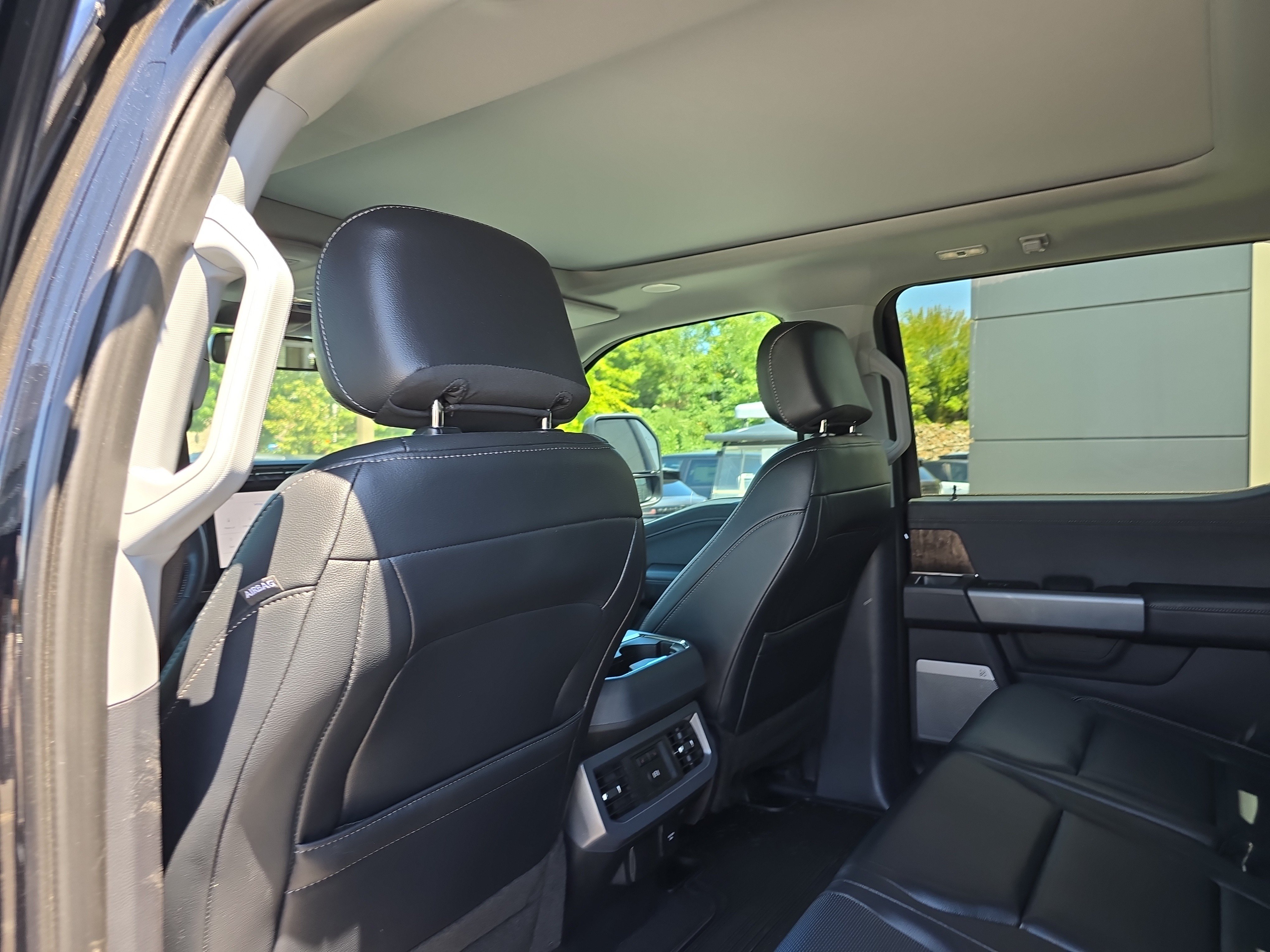 Used 2024 Ford F250 Lariat w/ Lariat Ultimate Package AWD/4WD image 16