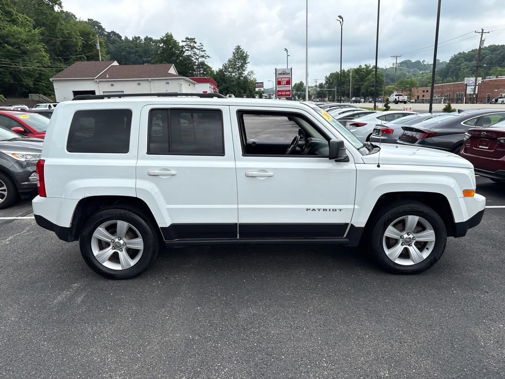Used 2017 Jeep Patriot Latitude AWD/4WD image 6