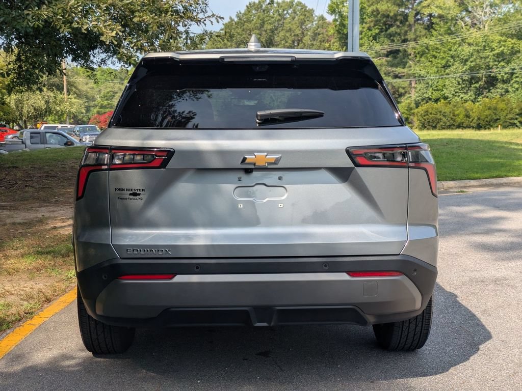 New 2026 Chevrolet Equinox LT w/ Safety and Technology Package FWD image 3