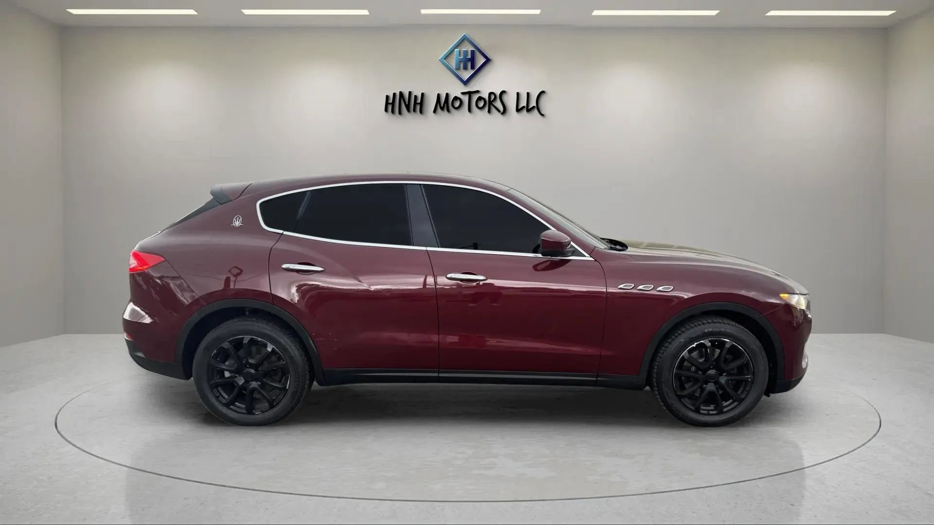 Used 2017 Maserati Levante image 6