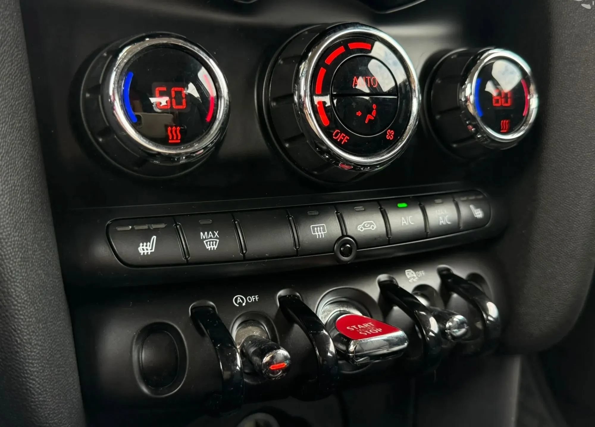 Used 2018 MINI Cooper 4-Door Hardtop FWD image 36