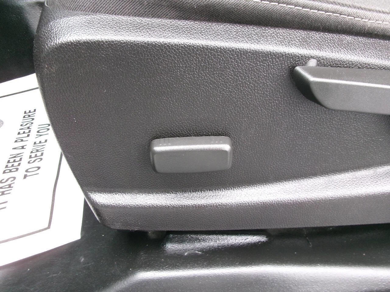 Used 2021 Chevrolet Colorado LT w/ Fleet Safety Package image 15