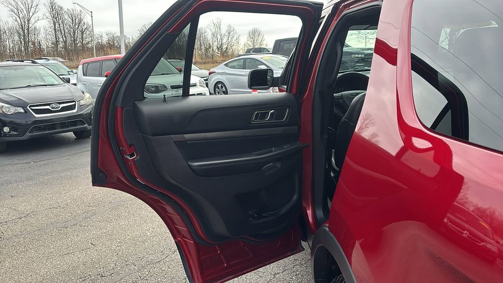 Used 2018 Ford Explorer XLT w/ Equipment Group 202A image 28