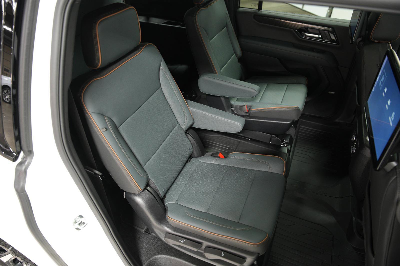 New 2026 GMC Yukon XL AT4 w/ AT4 Premium Plus Package AWD/4WD image 20