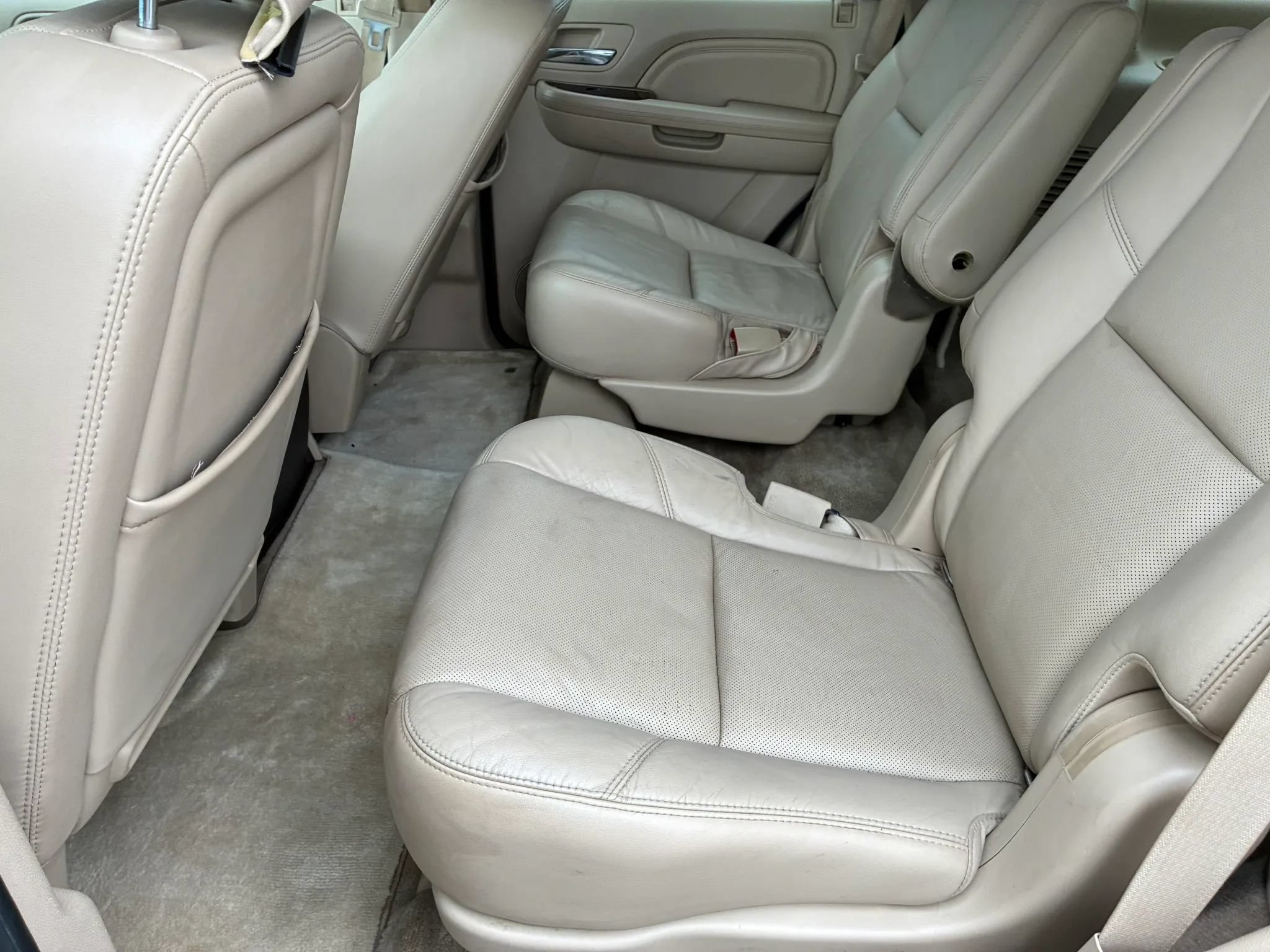 Used 2014 Cadillac Escalade Luxury AWD/4WD image 16