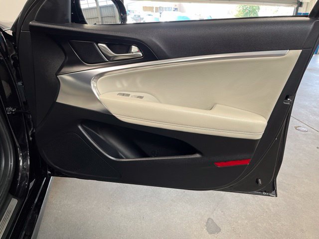 Used 2025 Genesis G70 2.5T RWD image 13
