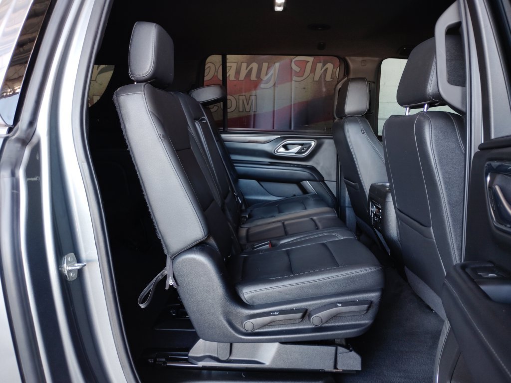 Used 2022 Chevrolet Suburban LT RWD image 16
