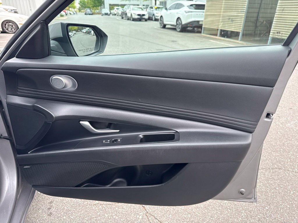 Used 2024 Hyundai Elantra Limited FWD image 39