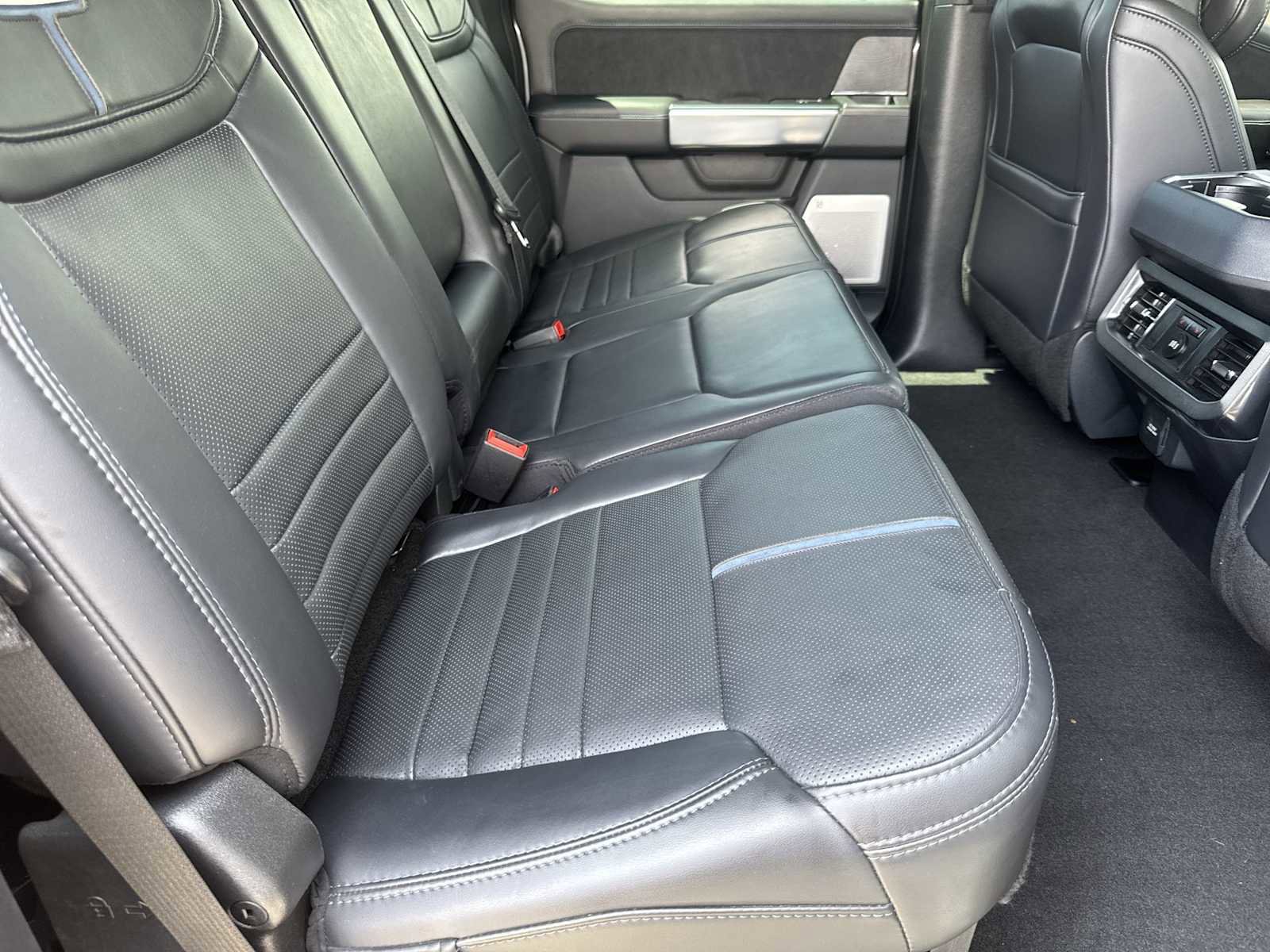 Used 2025 Ford F450 Platinum w/ FX4 Off-Road Package AWD/4WD image 9