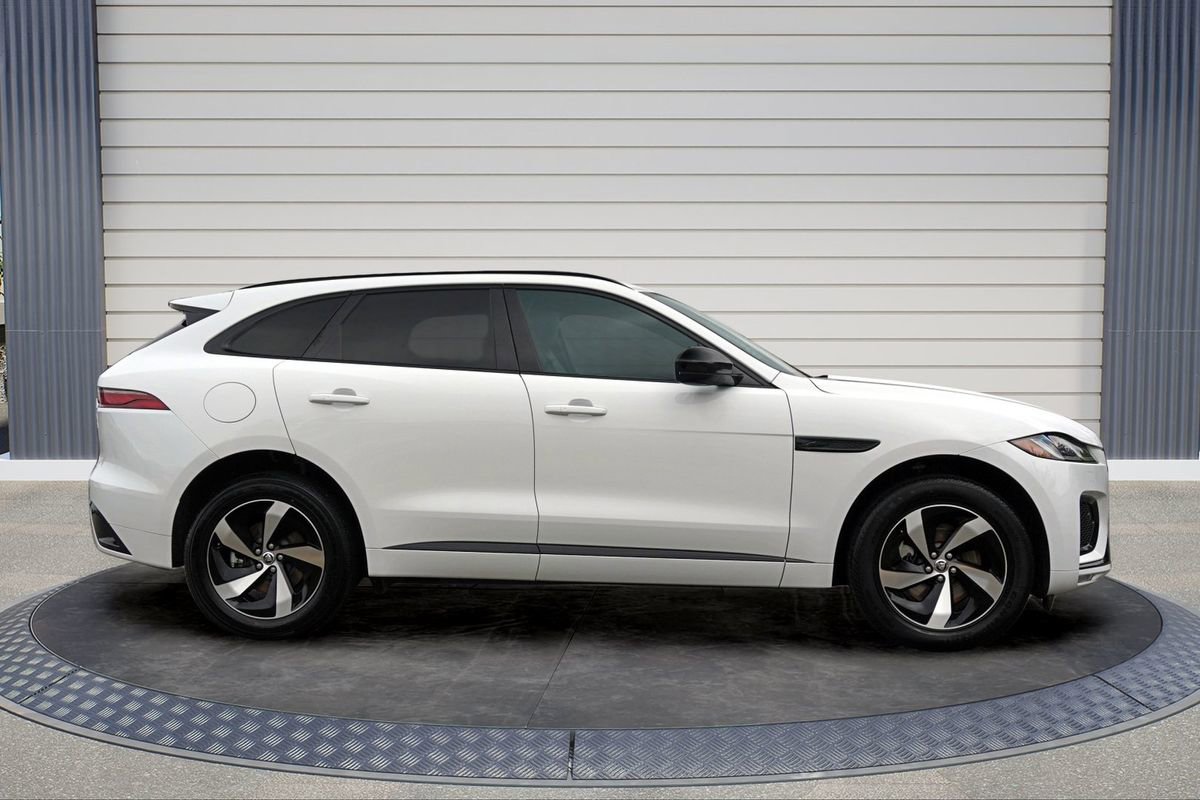 Used 2024 Jaguar F-PACE R-Dynamic S image 8