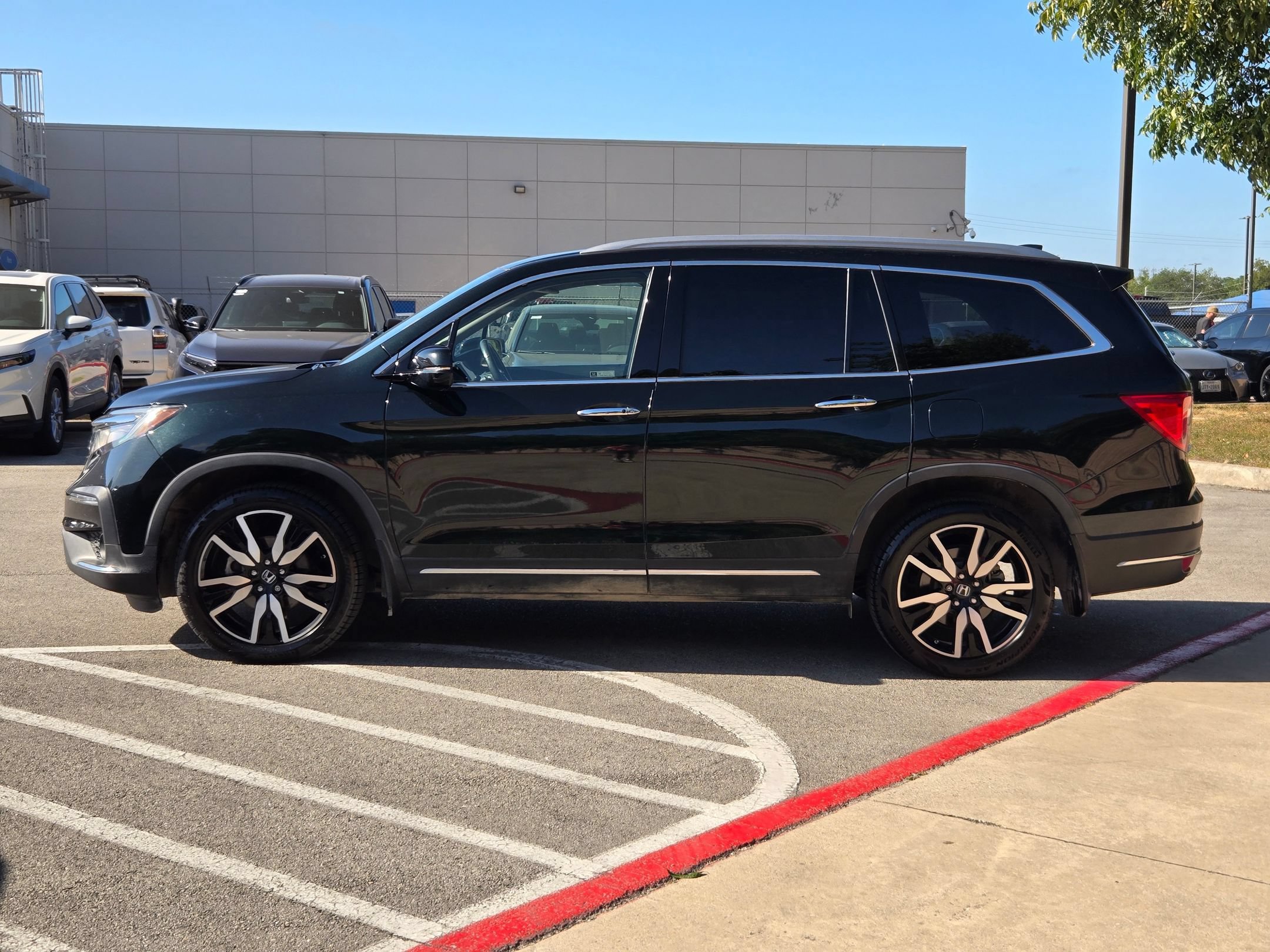 Used 2019 Honda Pilot Elite image 6