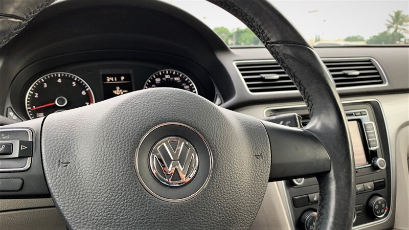 Used 2015 Volkswagen Passat 1.8T Limited Edition FWD image 9
