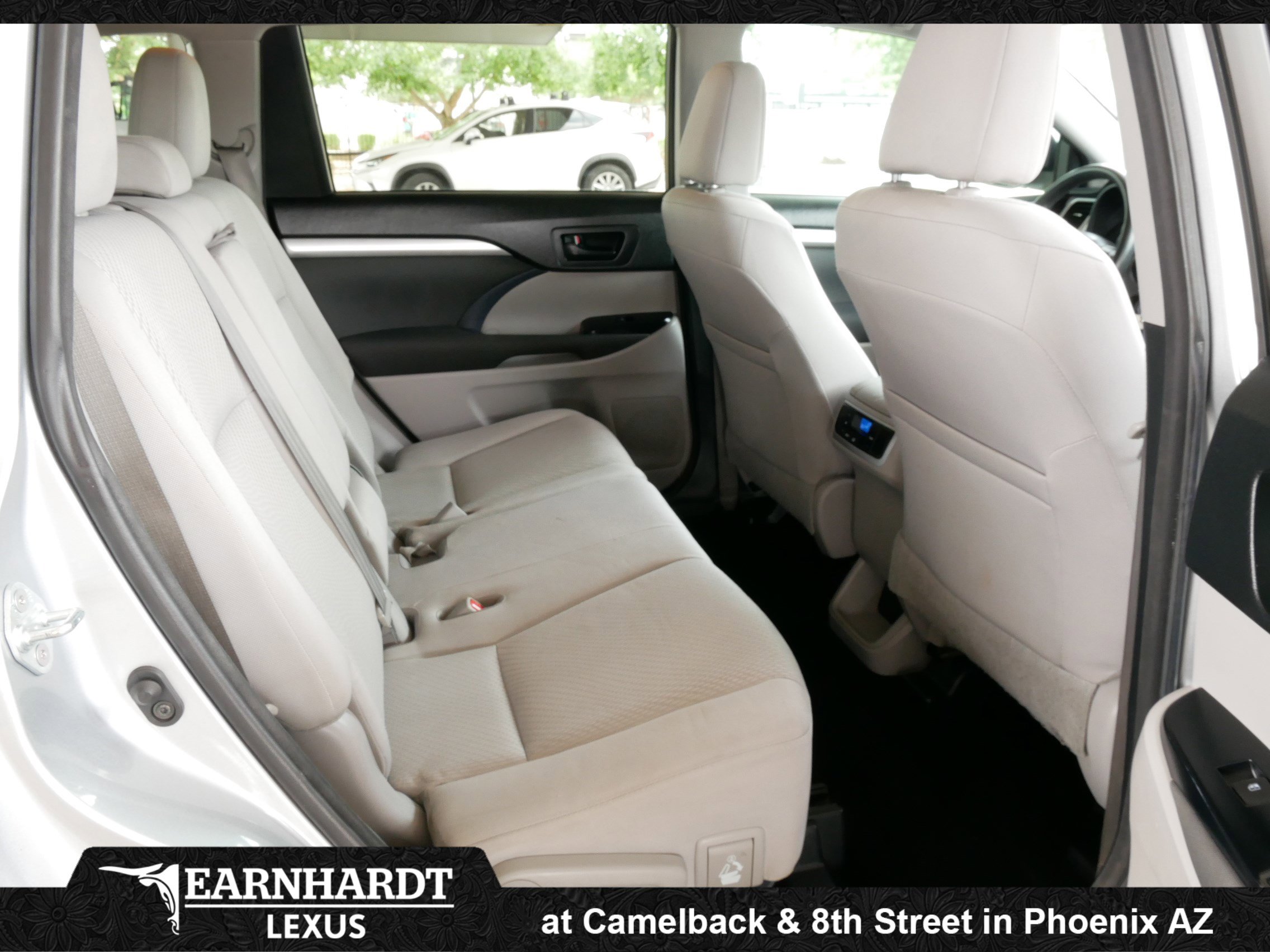 Used 2017 Toyota Highlander LE image 16