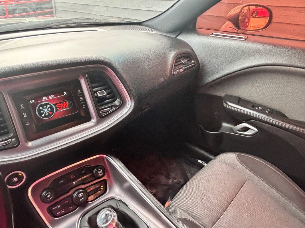 Used 2016 Dodge Challenger R/T image 18