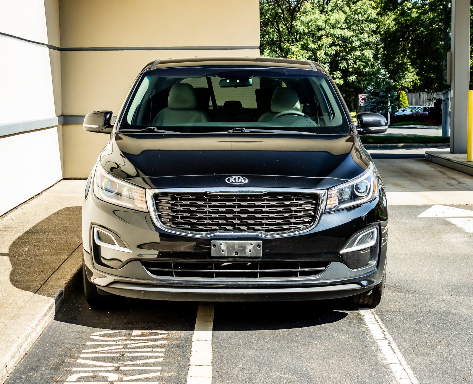 Used 2020 Kia Sedona LX FWD image 2