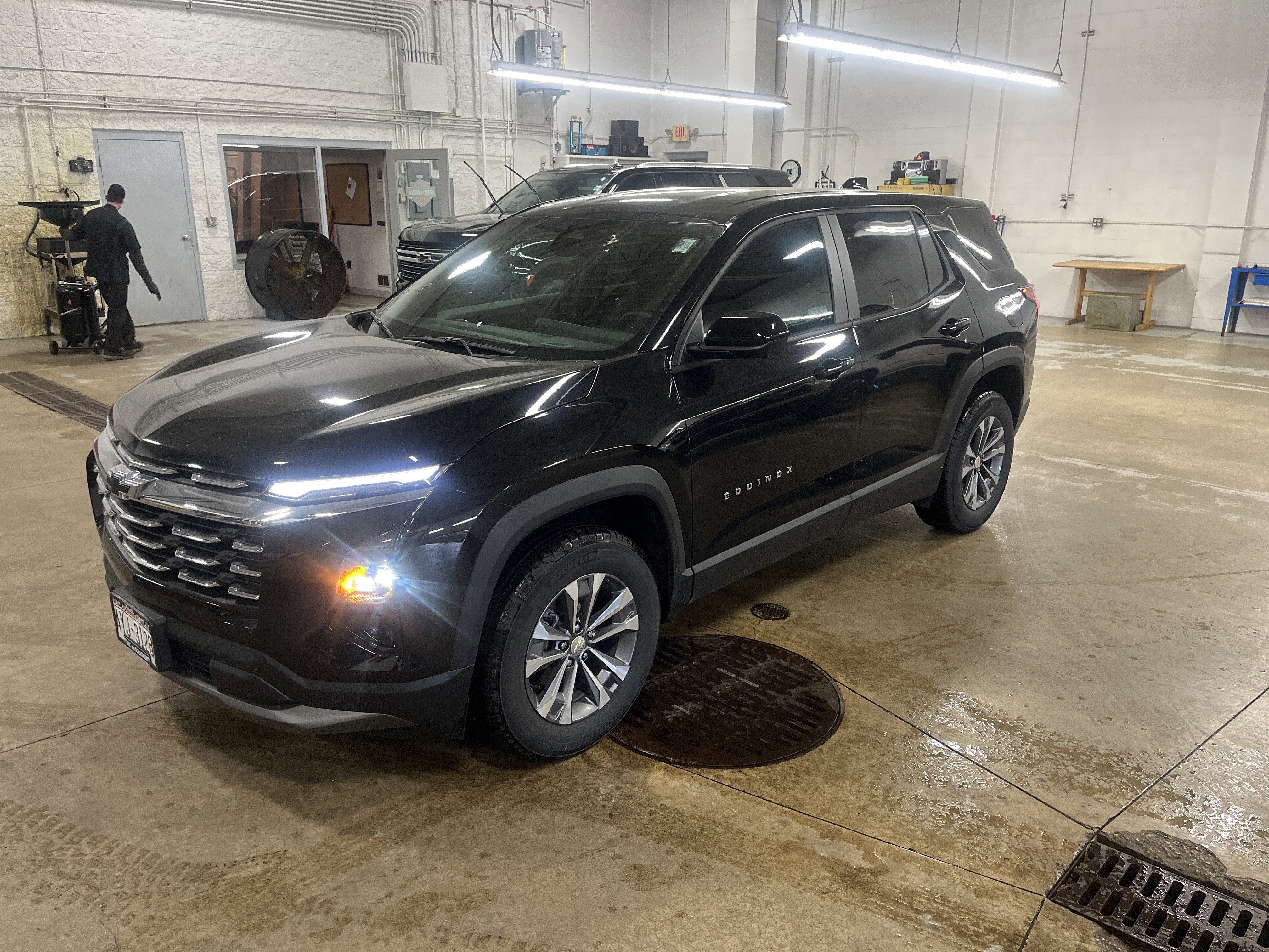 Used 2026 Chevrolet Equinox LT w/ Convenience Package II AWD/4WD image 2