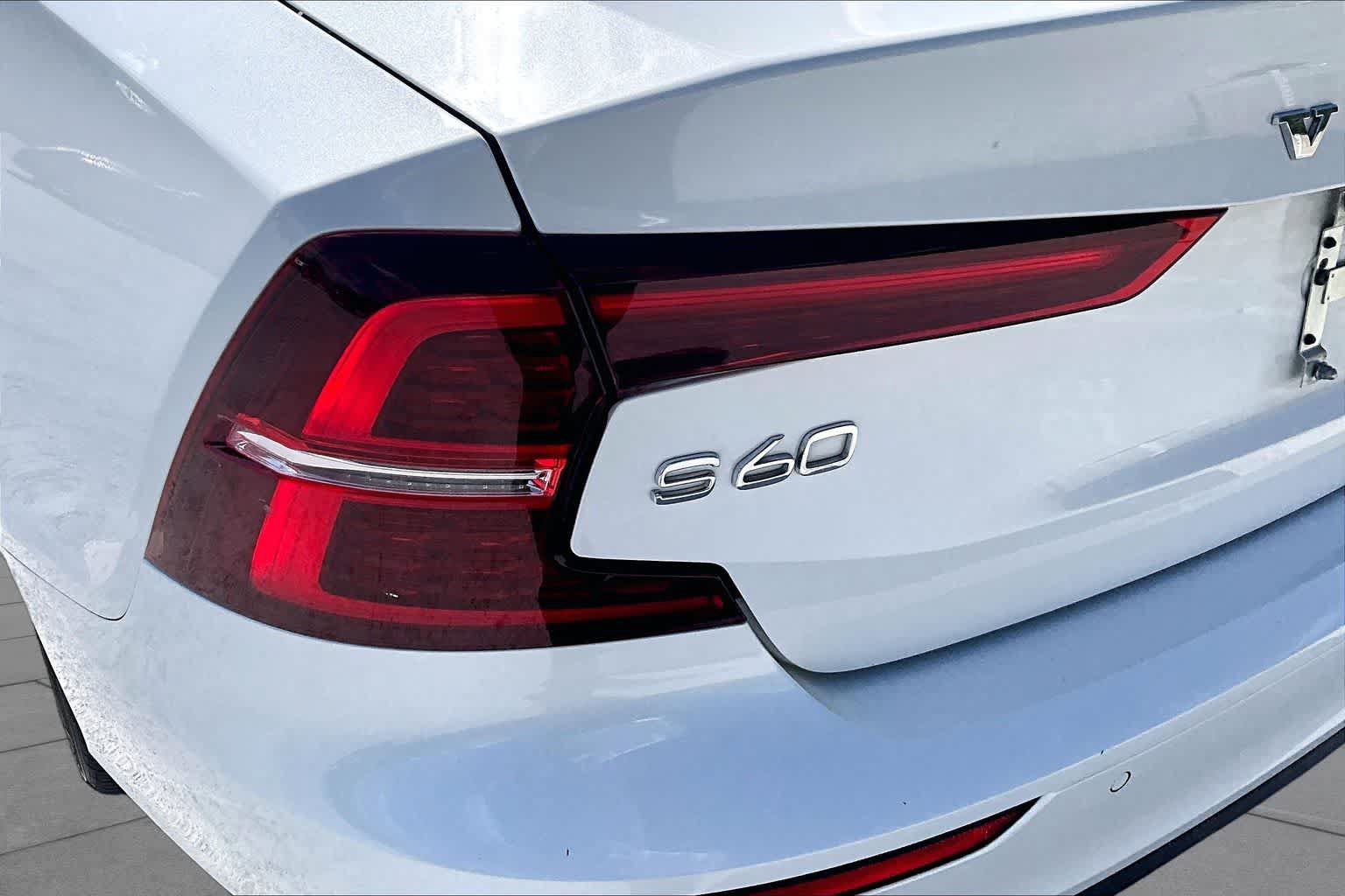 Used 2020 Volvo S60 T6 Momentum AWD/4WD image 29